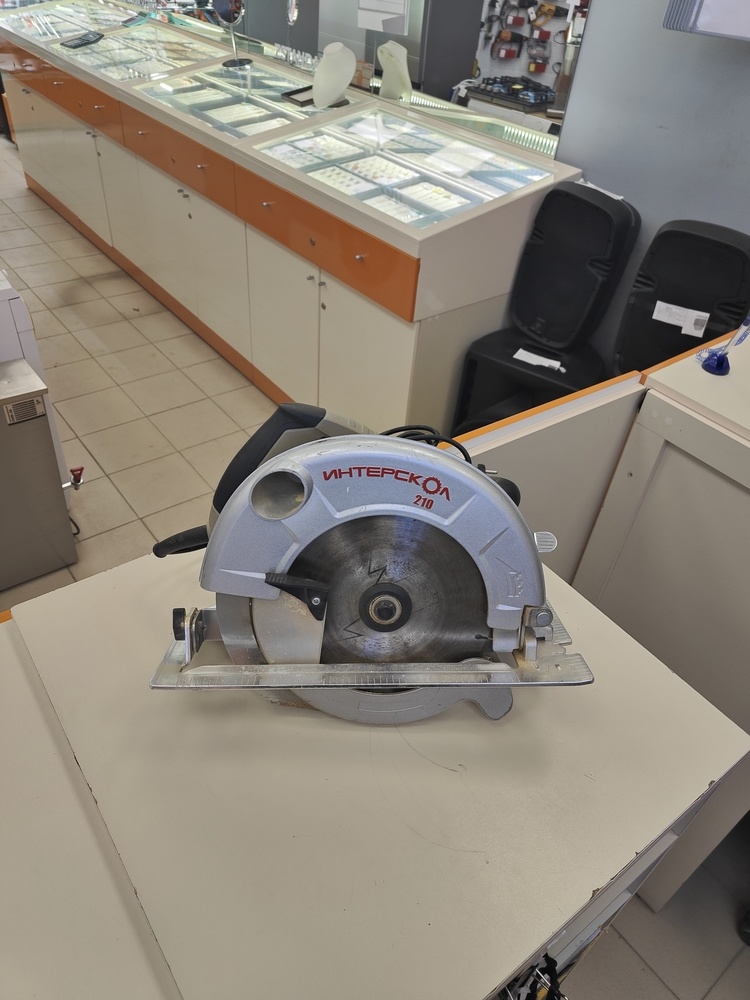 Дисковая пила Интерскол ДП-210/1900М
