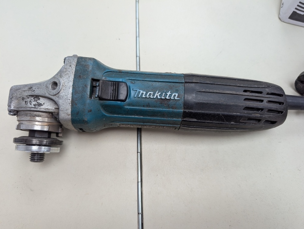 Угловая шлифмашина Makita GA5030