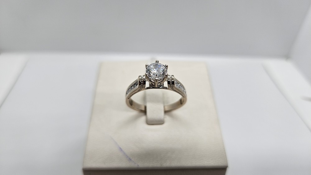 КОЛКМИ585 КОЛЬЦО С КАМНЯМИ (Au 585) КОЛКМИ585 КОЛЬЦО С КАМНЯМИ (Au 585)