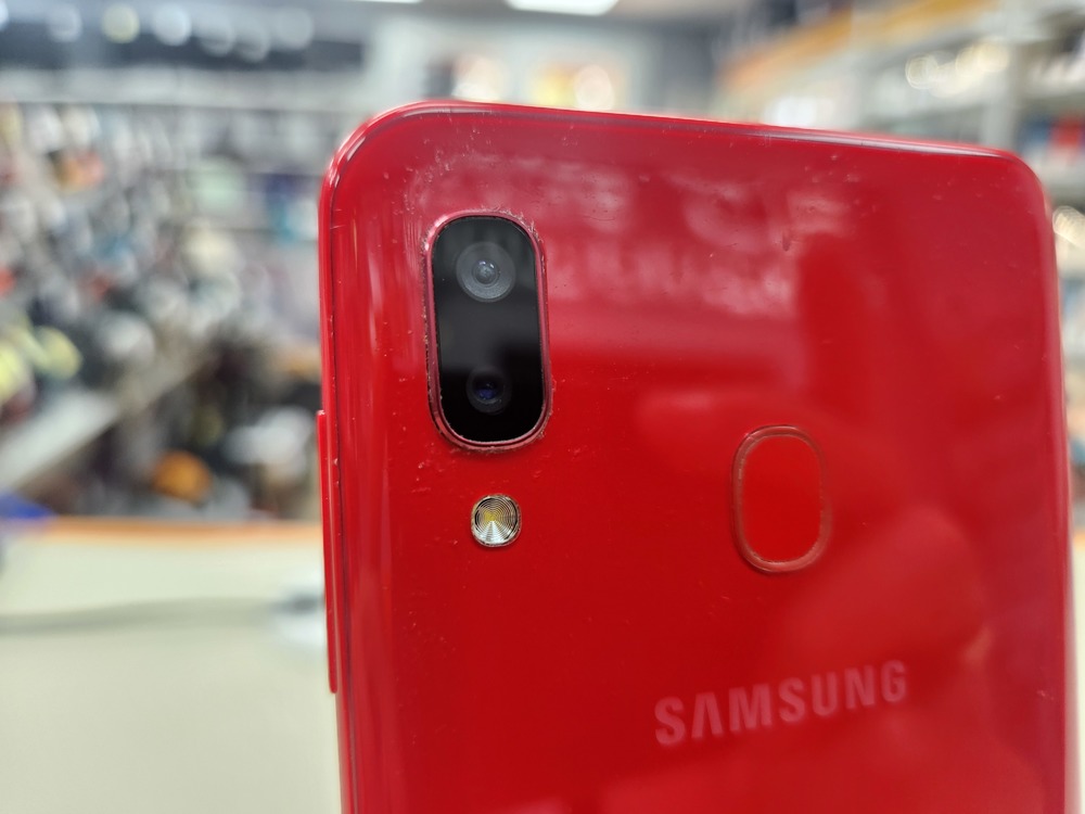 Смартфон Samsung Galaxy A20 3/32