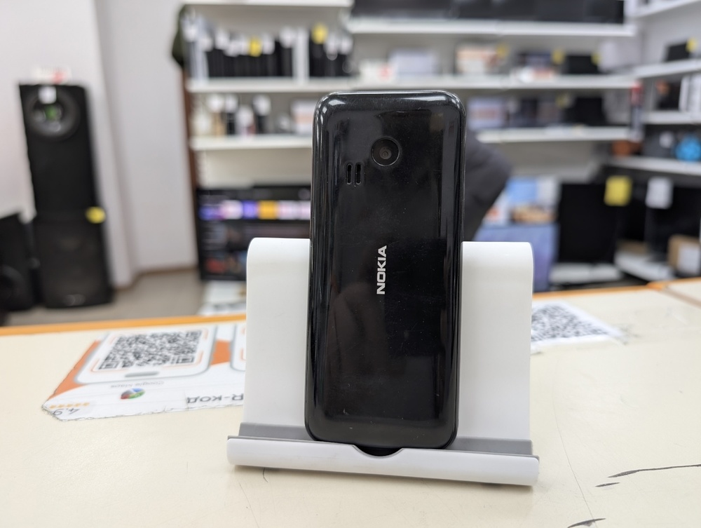 Мобильный телефон Nokia RM-1136