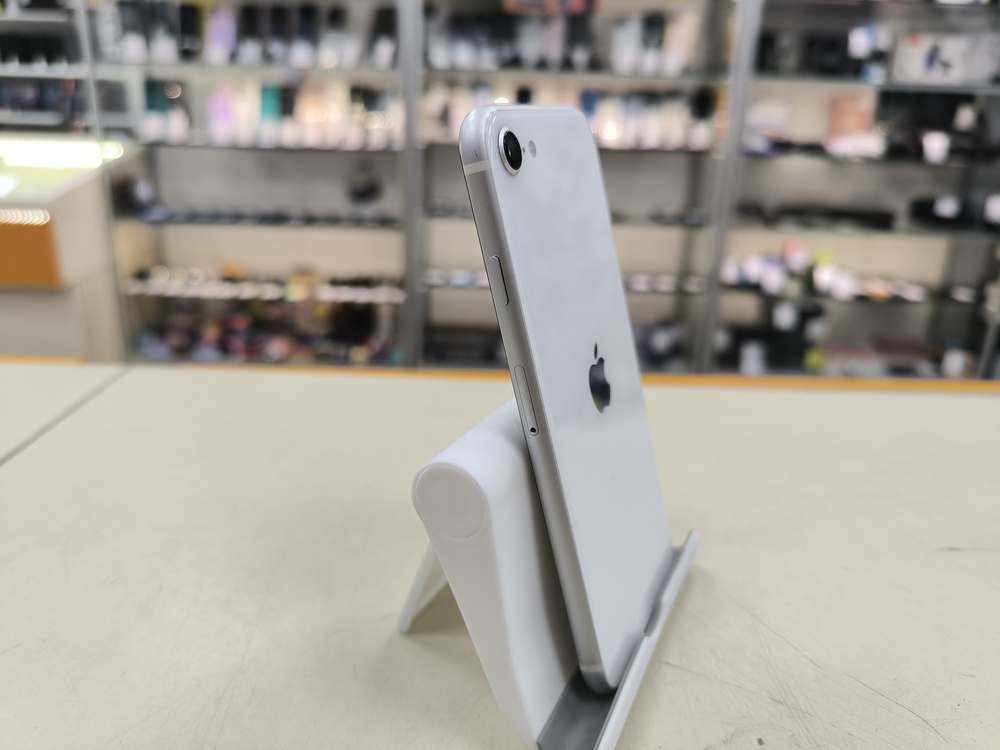 Смартфон Apple iPhone SE 2020 64Gb