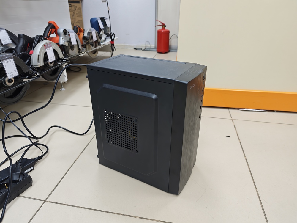 Системный блок Ginzzu; Core i3-10100, Intel HD Graphics 630, 8 Гб, 240 Гб, Нет