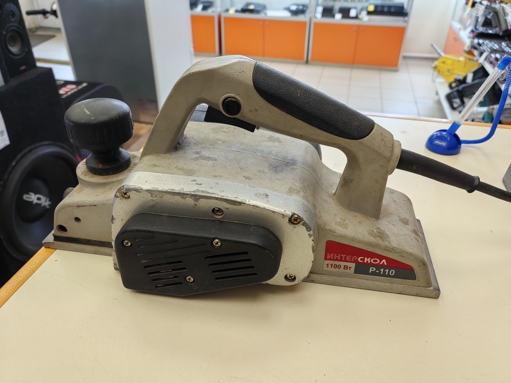 Электрорубанок Интерскол P-110-01;