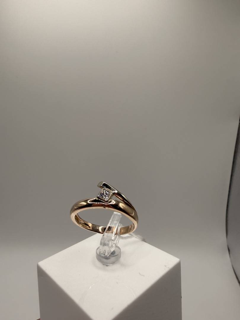 КОЛКМ585 КОЛЬЦО С КАМНЕМ (Au 585)