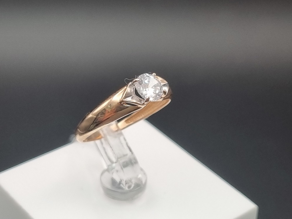 КОЛКМ585 КОЛЬЦО С КАМНЕМ (Au 585)