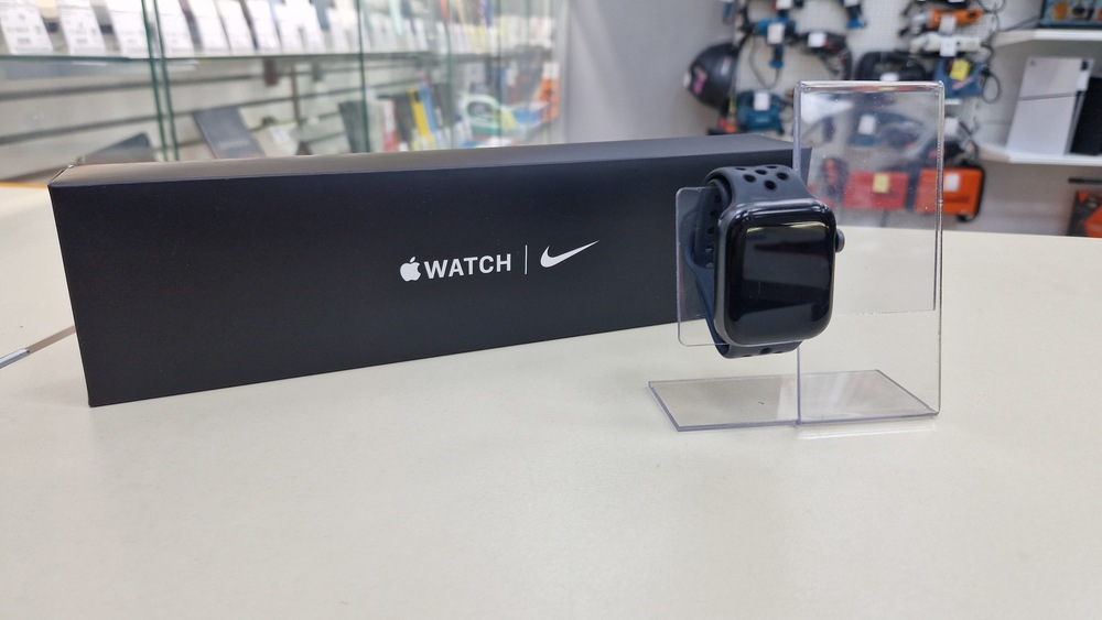 Смарт-часы Apple Watch SE 2020 44mm