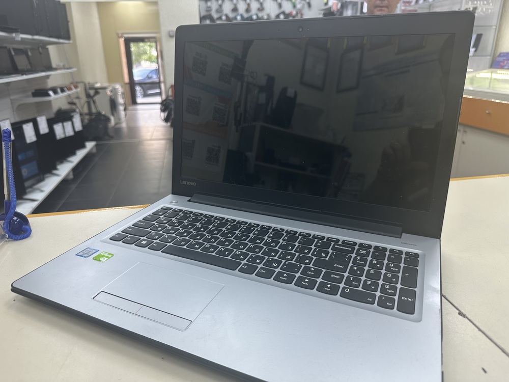 Ноутбук Lenovo; Core i3-6100U, GeForce 920MX, 4 Гб, Нет, 1 Tb