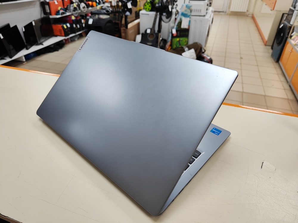 Ноутбук Lenovo IdealPad Slim 3i; Core i3-1305U, Intel UHD Graphics, 8 Гб, 250 Гб, Нет