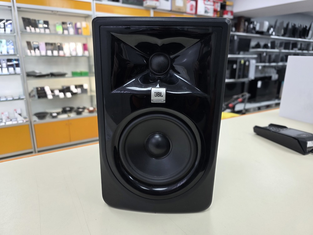 Студийный монитор JBL 305P Mkii