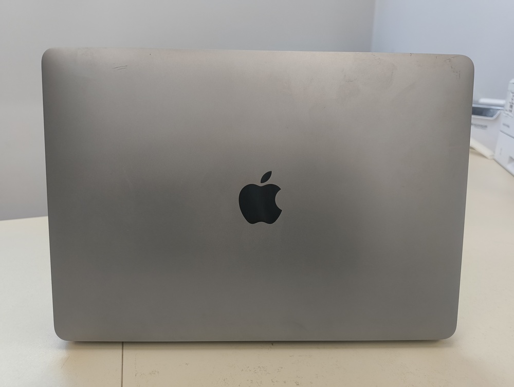 Ноутбук Apple Macbook M1 2337; Apple M1, HD Graphics, 8 Гб, 256 Гб, Нет