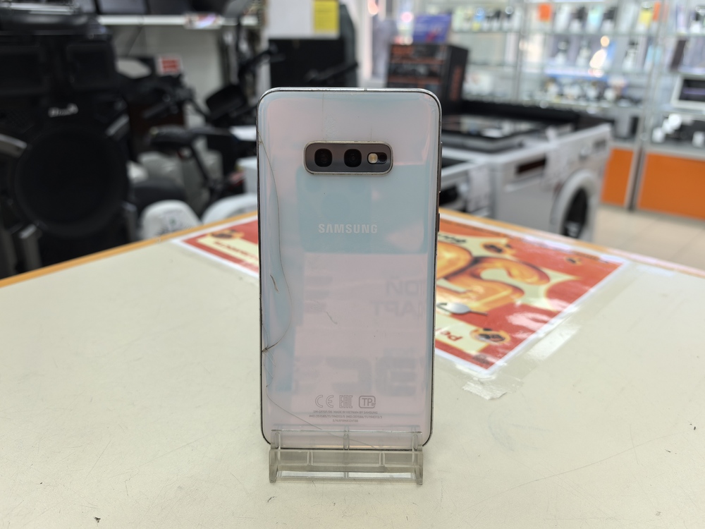 Смартфон Samsung Galaxy S10e 6/128