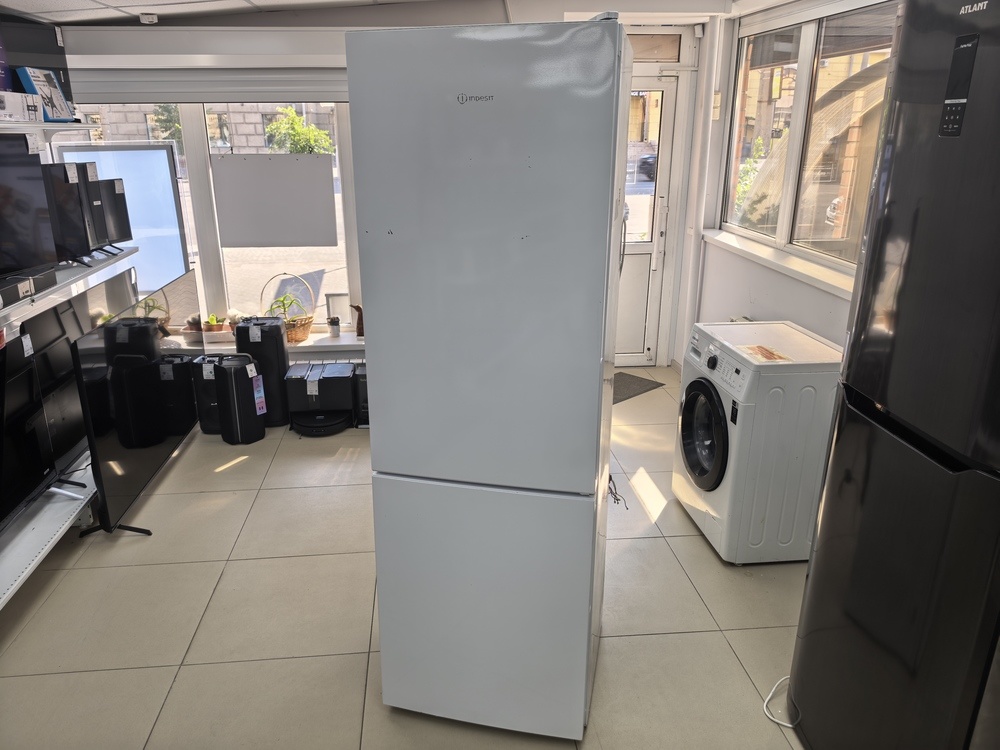 Холодильник Indesit ITS 4180W