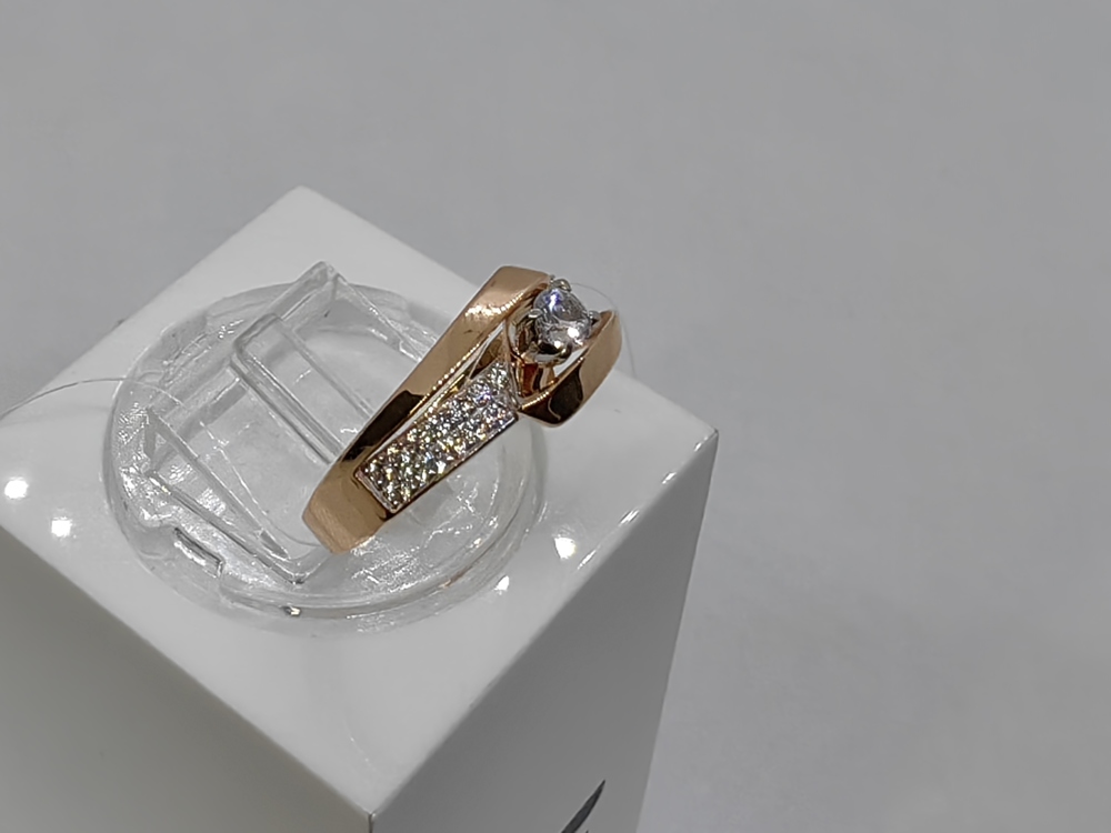 КОЛЬЦО С КАМНЯМИ (Au 585)