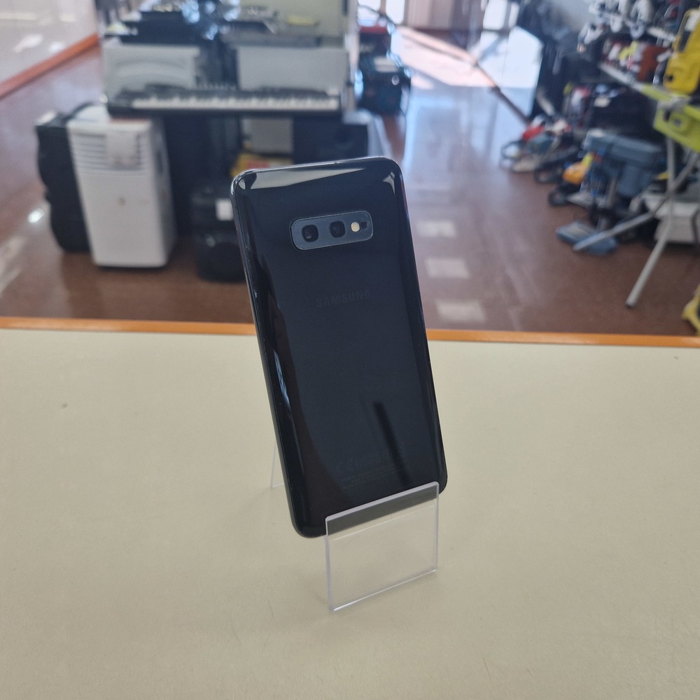 Смартфон Samsung Galaxy S10e 6/128