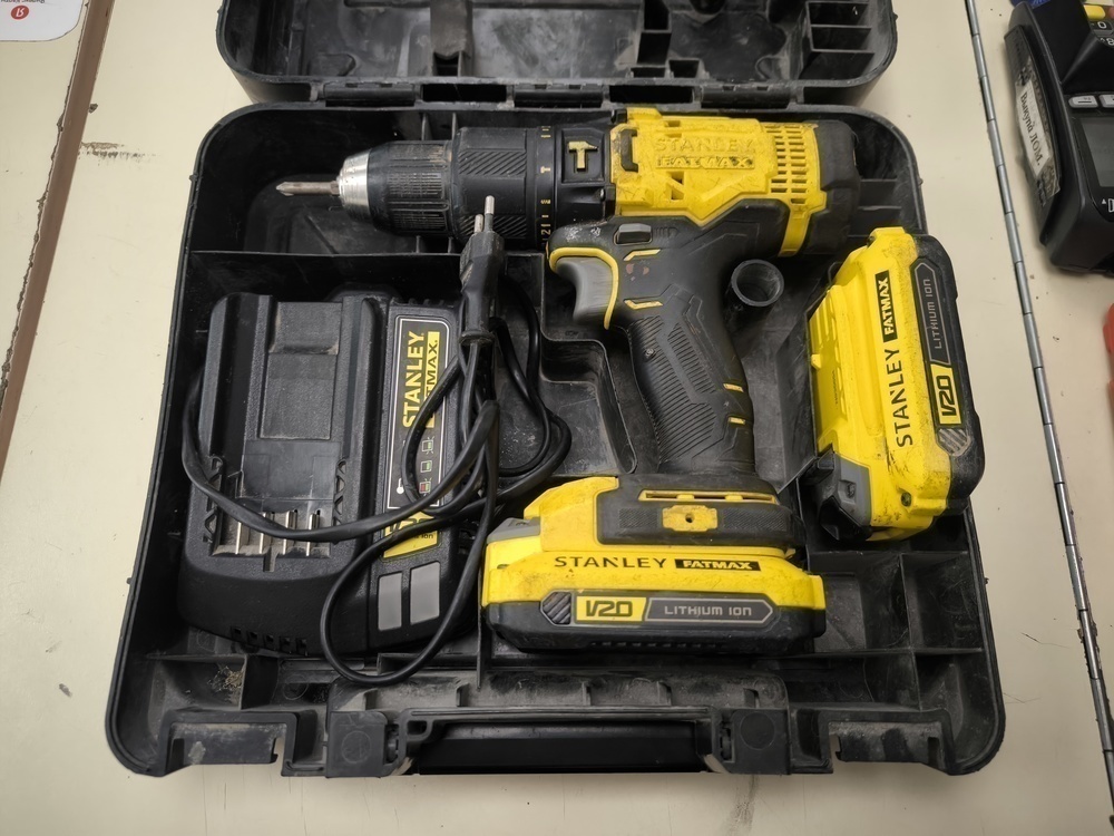 Шуруповерт Stanley SCD711;