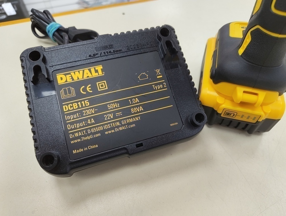 Шуруповерт Dewalt DCF887