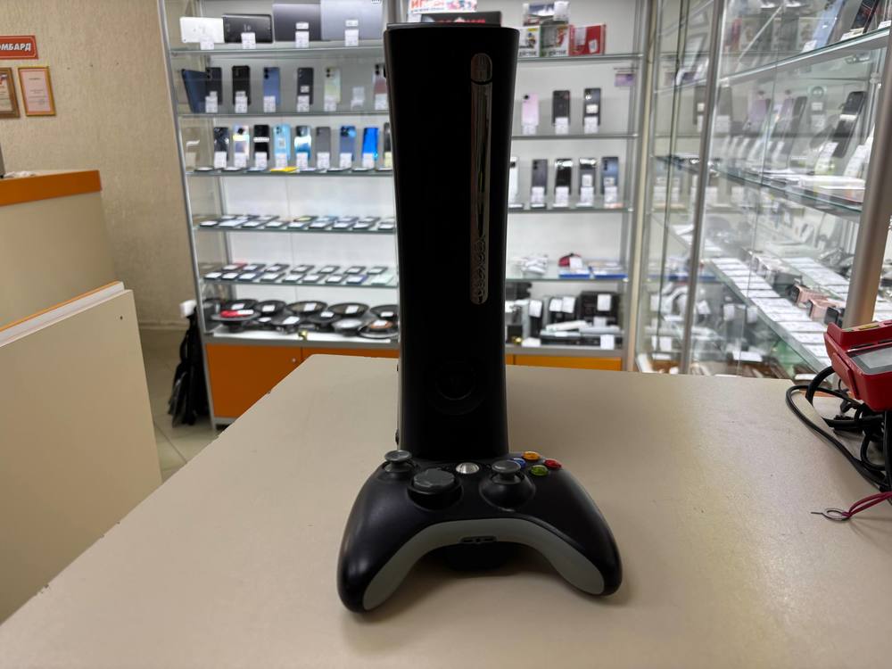 Игровая приставка Xbox 360;