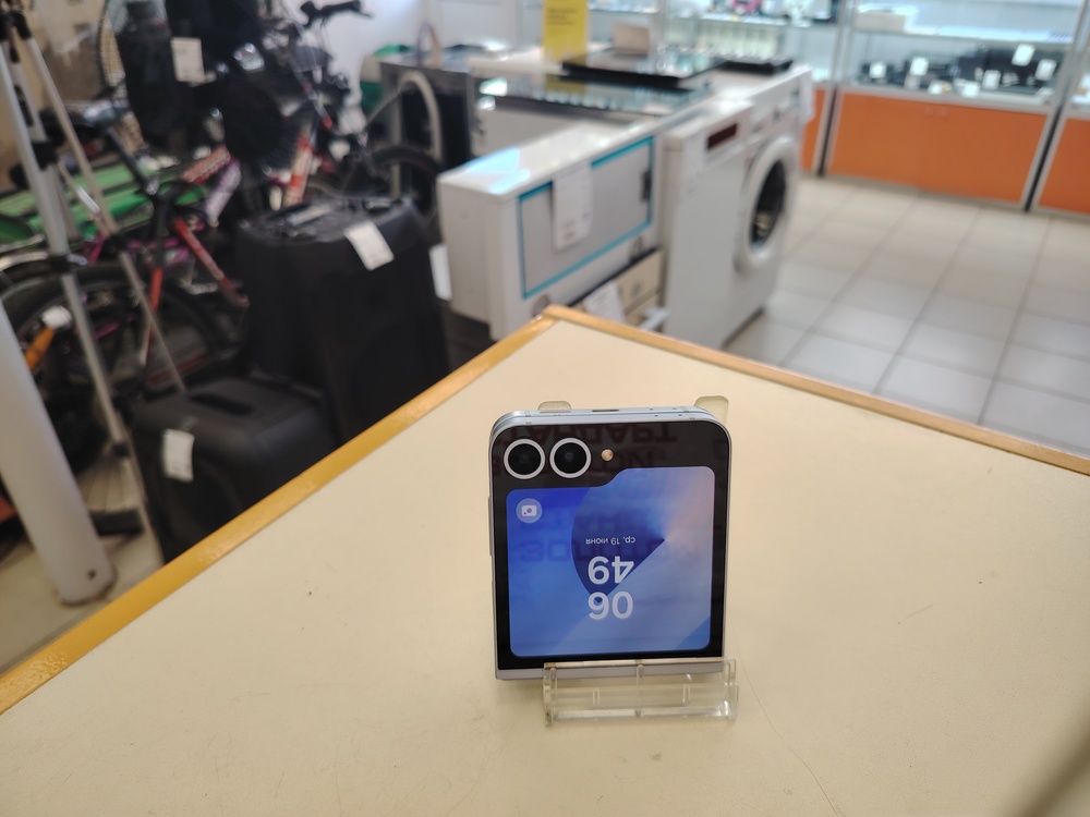 Смартфон Samsung Galaxy Z Flip 6 12Gb 512GB