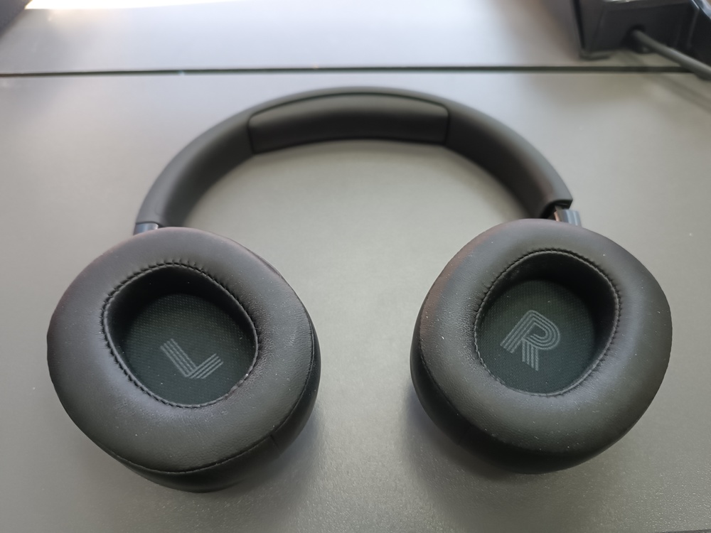 Наушники беспроводные JBL Tune 720BT;