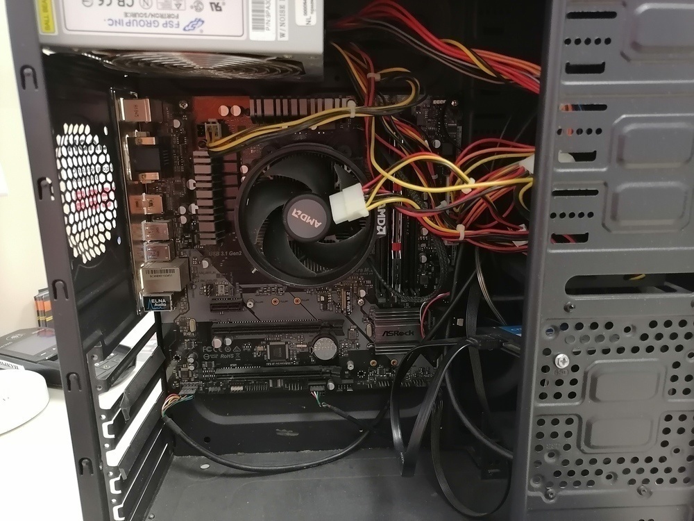 Системный блок Aero Cool; Ryzen 3 2200G, HD Graphics, 8 Гб, 256 Гб, Нет