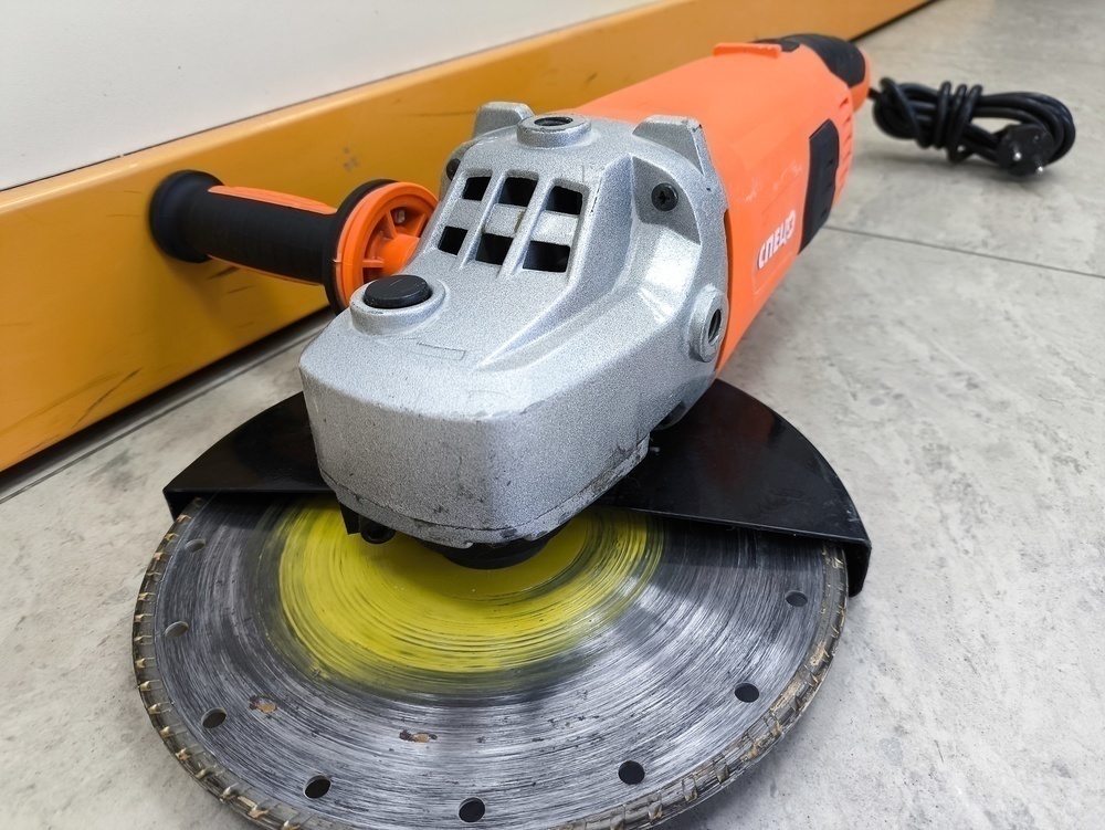 Угловая шлифмашина Спец БШУ-2100 Угловая шлифмашина Спец БШУ-2100