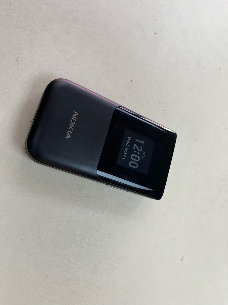 Мобильный телефон Nokia 2720 Flip