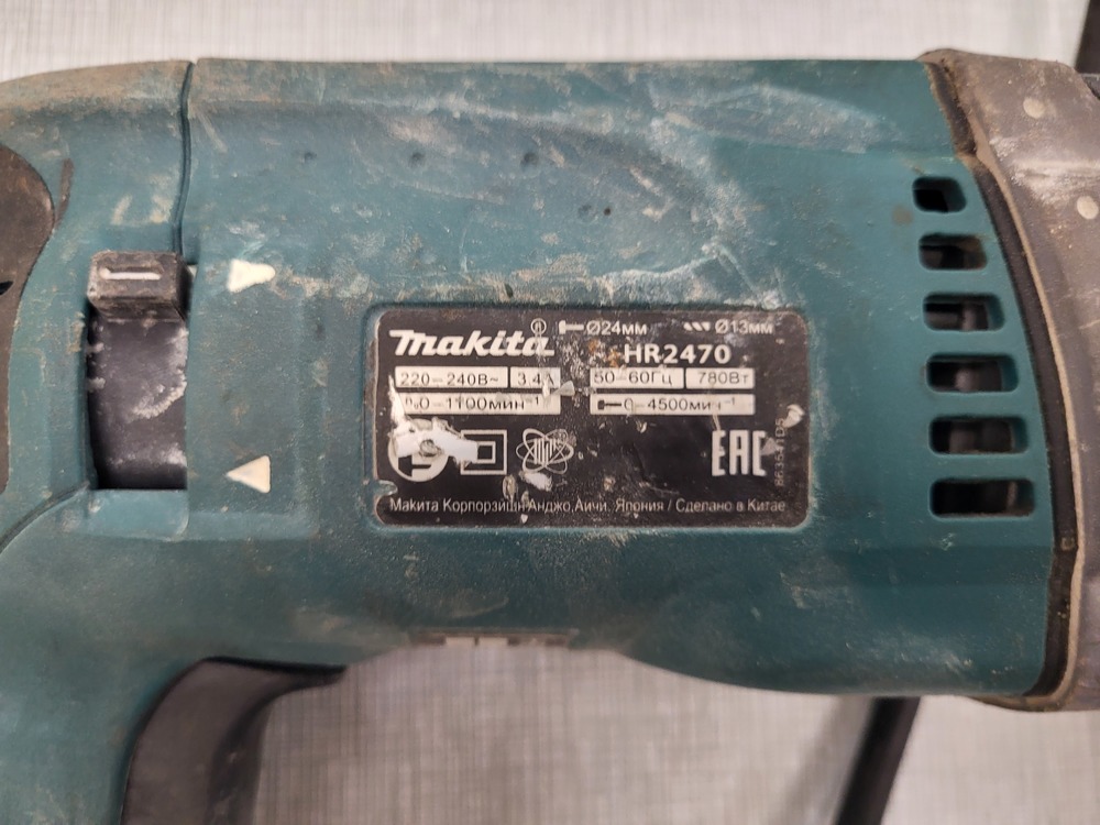 Перфоратор Makita HR 2470