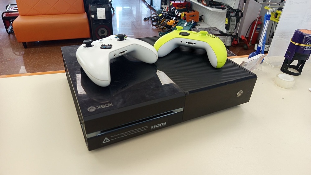 Игровая приставка Xbox One 500Gb Игровая приставка Xbox One 500Gb