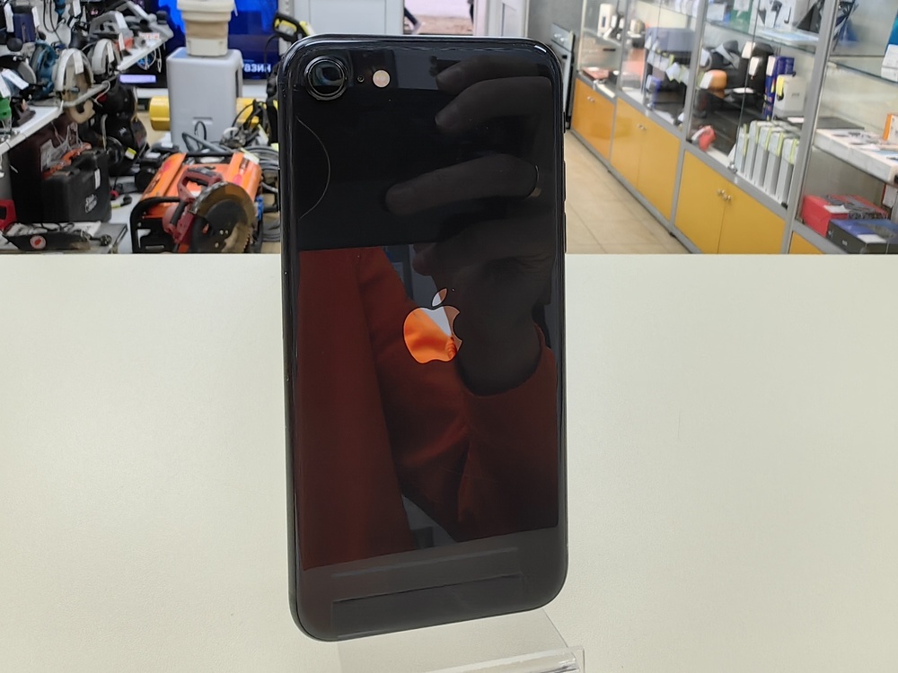 Смартфон Apple iPhone SE 2020 64Gb