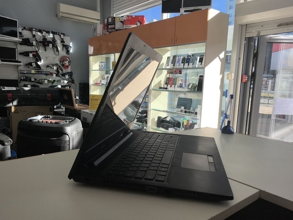 Ноутбук Lenovo; Core i5-4200U, GeForce GT 820M, 8 Гб, 120 Гб, Нет