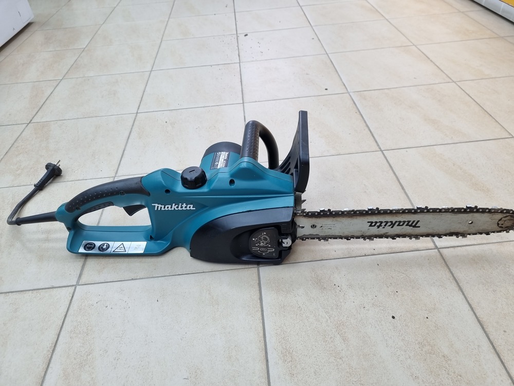 Электропила Makita UC3520A