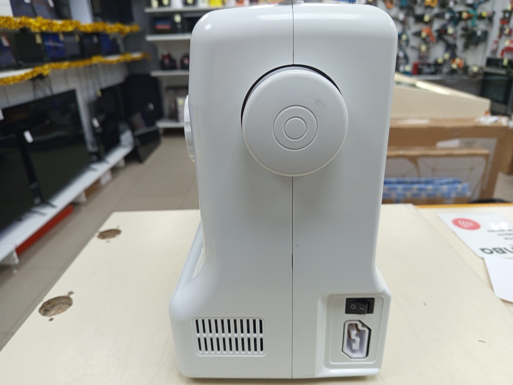 Швейная машина Leader Noir