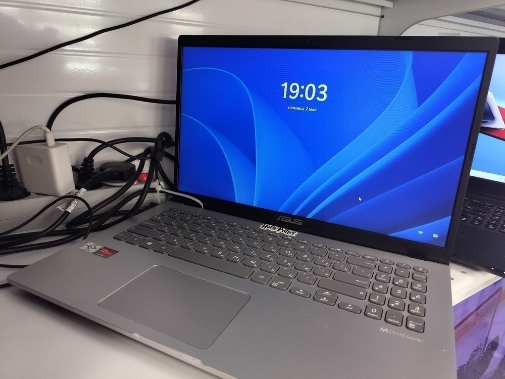 Ноутбук ASUS; Athlon 3050U, AMD Radeon (TM) Graphics, 8 Гб, 500 Гб, Нет
