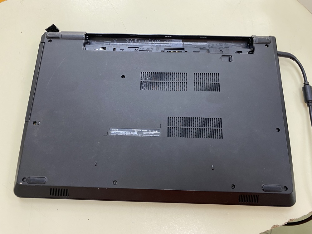 Ноутбук DELL; Core i5-7200U, Intel HD Graphics 620, 4 Гб, 128 Гб, Нет