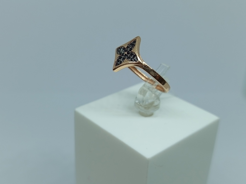 КОЛЬЦО С КАМНЯМИ (Au 585) КОЛЬЦО С КАМНЯМИ (Au 585)