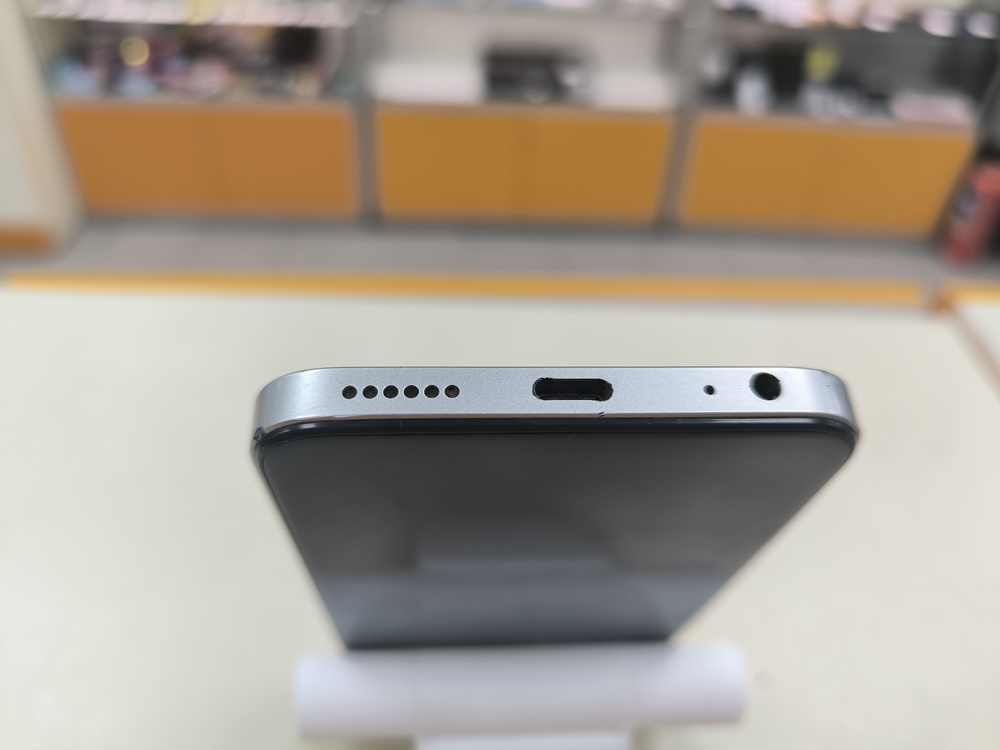 Смартфон Tecno Spark GO 1 3/64