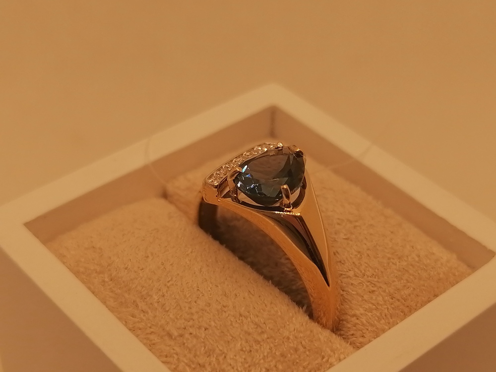 КОЛЬЦО ЛОНДОН ТОПАЗ с камнями (Au 585)