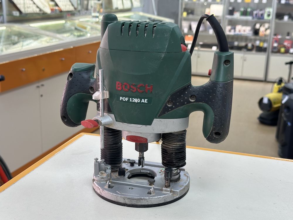 Фрезер Bosch POF 1200AE