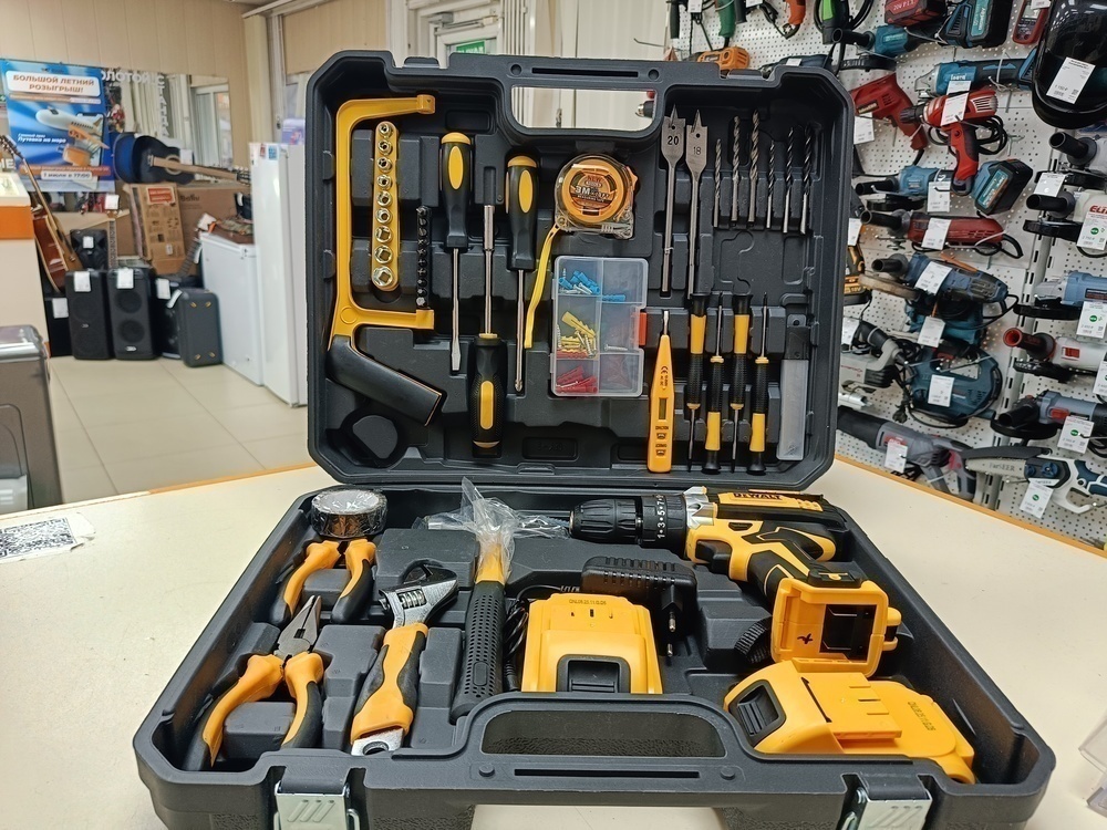 Шуруповерт Dewalt NoName