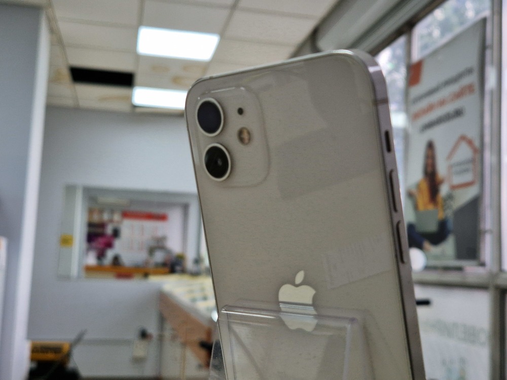 Смартфон Apple iPhone 12 64Gb