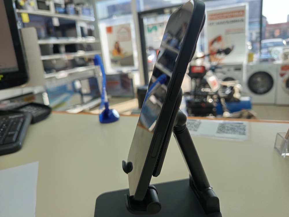 Смартфон Apple Iphone 16 128Gb