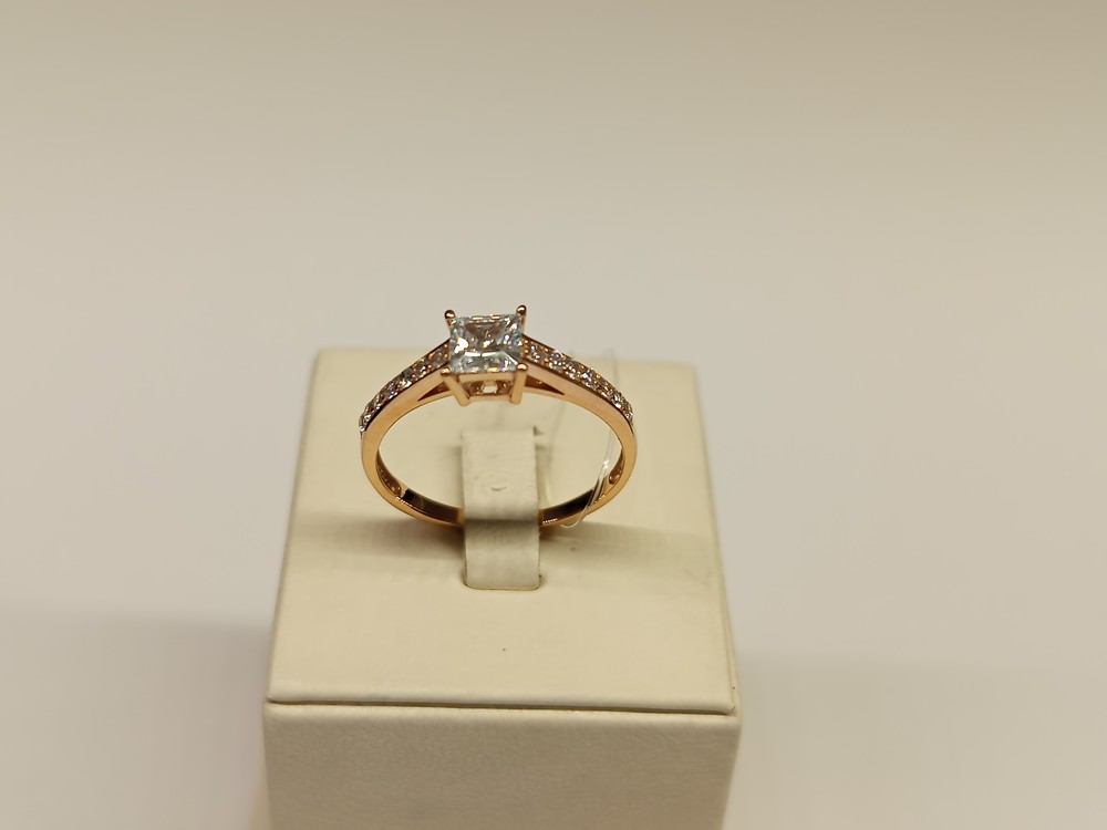 КОЛЬЦО С КАМНЯМИ (Au 585)