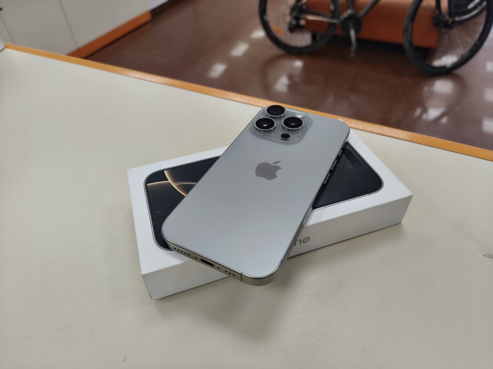Смартфон Apple Iphone 16 Pro 128Gb
