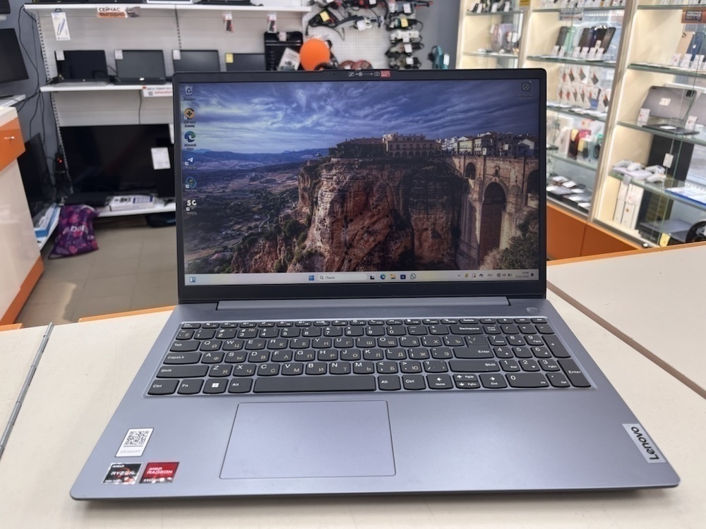 Ноутбук Lenovo; Ryzen 3 7320, Radeon 610M, 8 Гб, 500 Гб, Нет