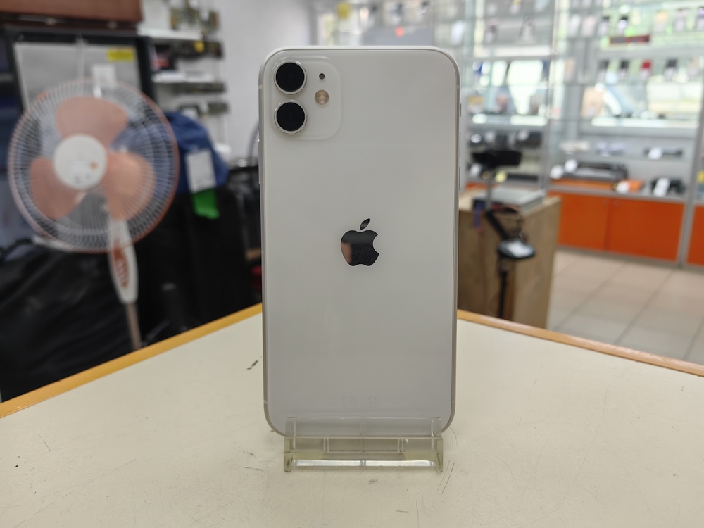 Смартфон Apple iPhone 11 64Gb