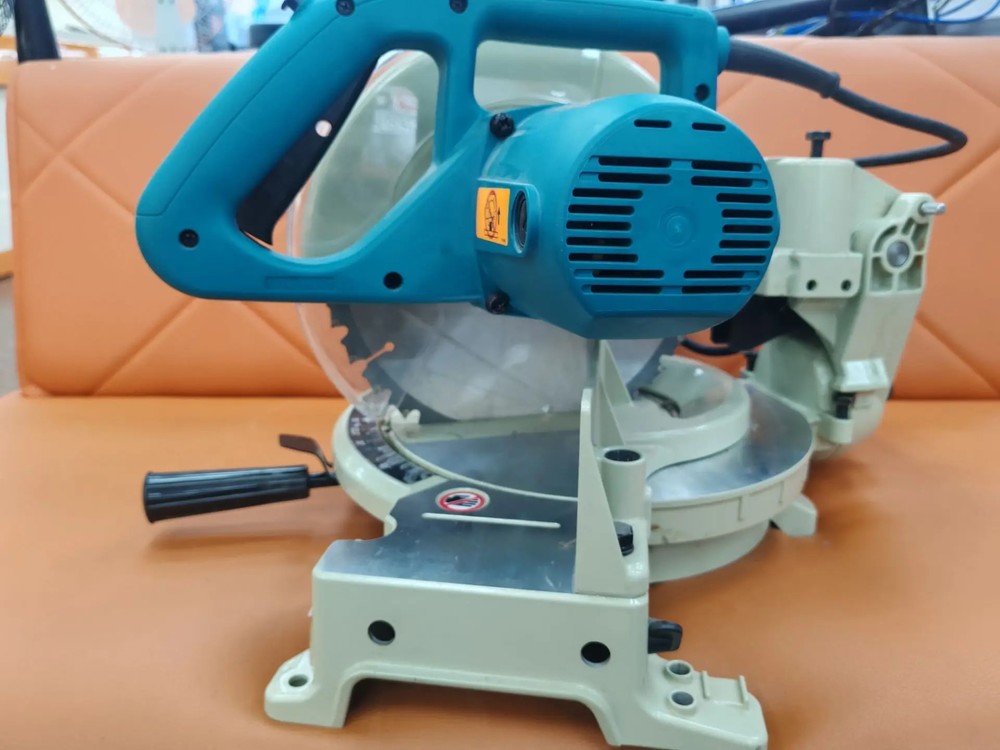Торцовочная пила Makita LS-1040