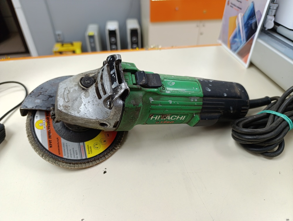 Угловая шлифмашина Hitachi G13SD