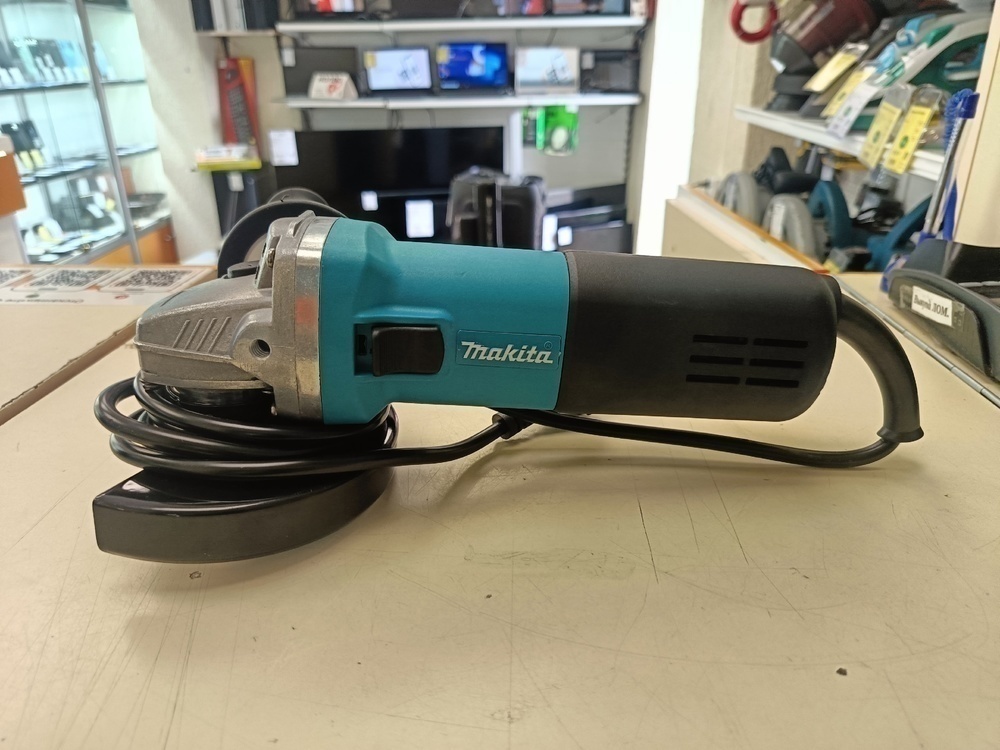Угловая шлифмашина Makita 9558HN