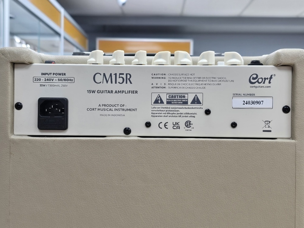 Комбоусилитель для гитар Cort CM15R